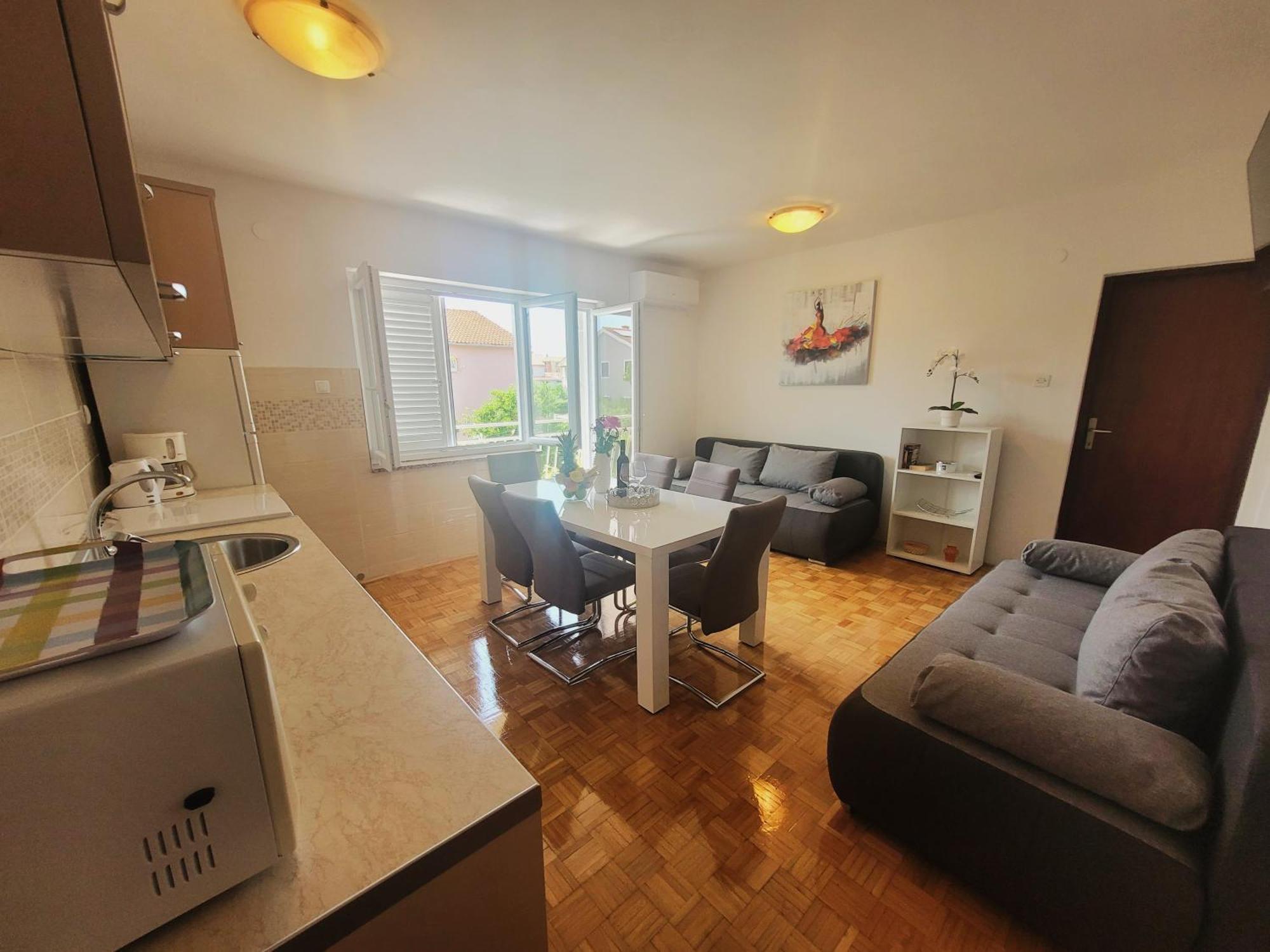 Apartments Blazevic 奥米沙利 外观 照片