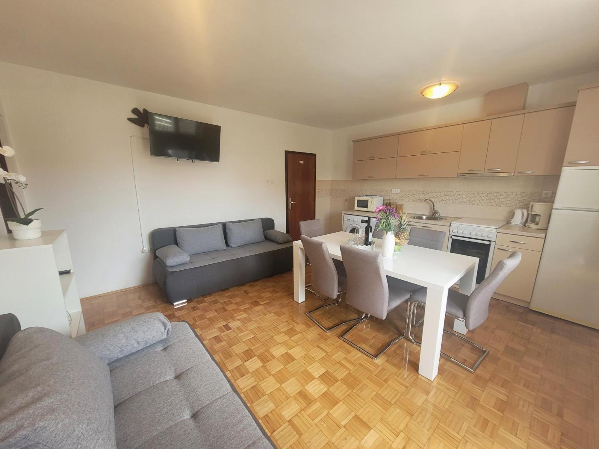 Apartments Blazevic 奥米沙利 外观 照片
