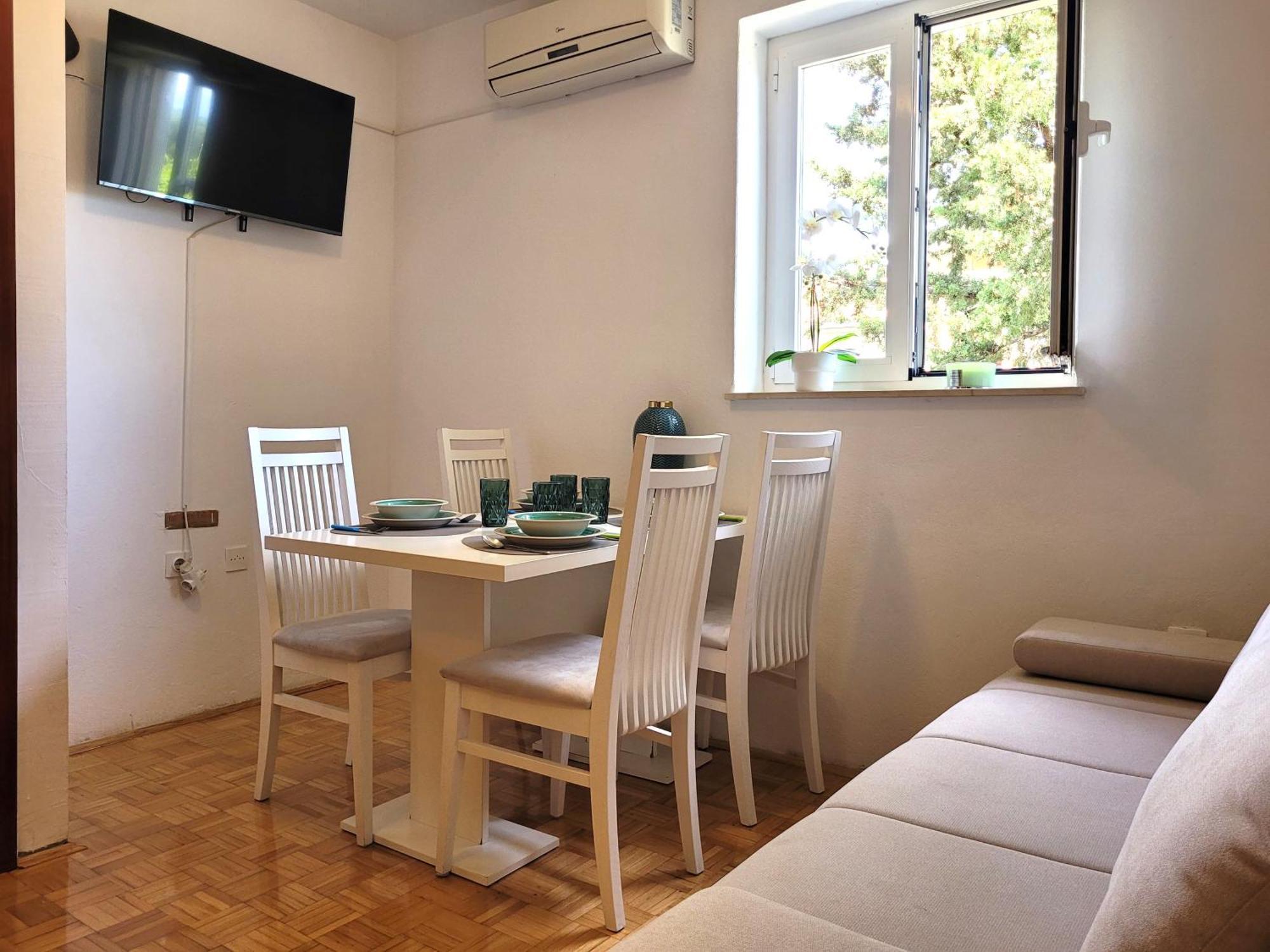 Apartments Blazevic 奥米沙利 外观 照片