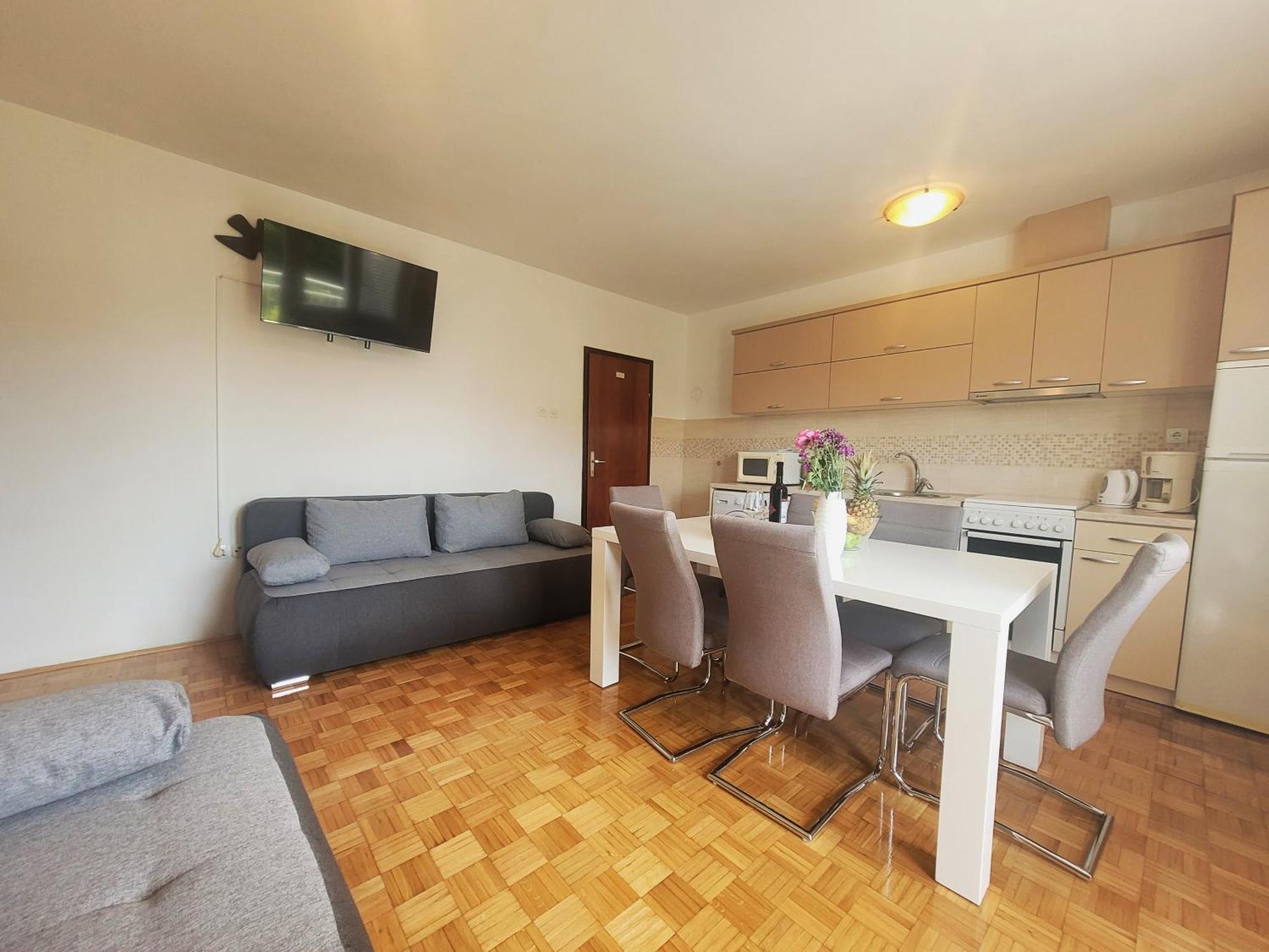 Apartments Blazevic 奥米沙利 外观 照片