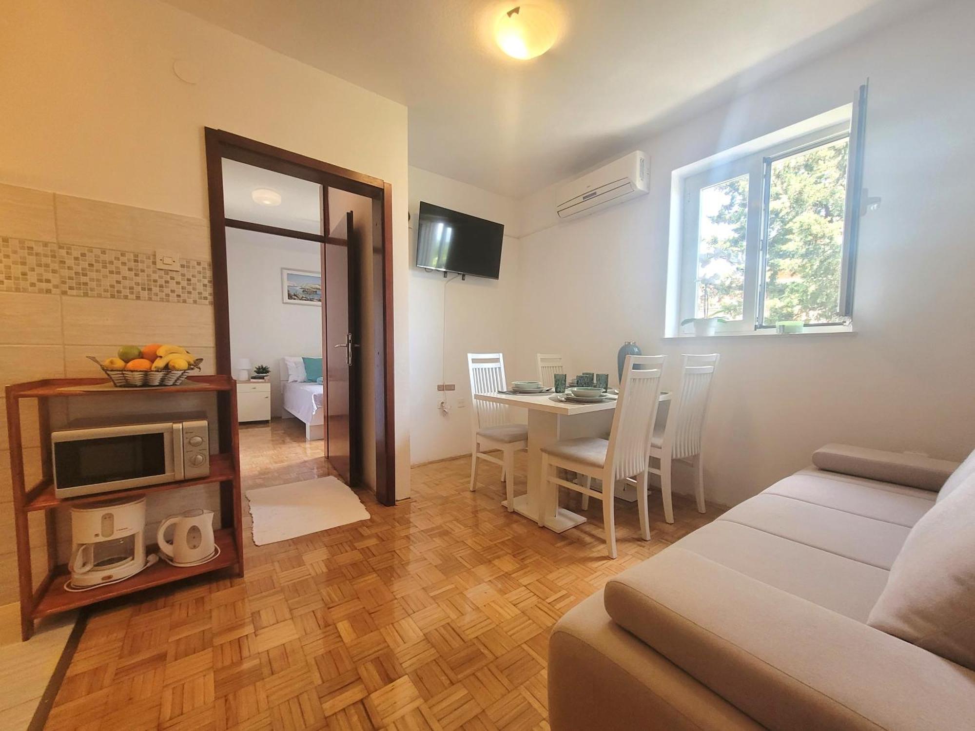 Apartments Blazevic 奥米沙利 外观 照片