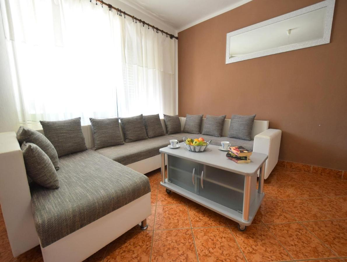 Apartments Blazevic 奥米沙利 外观 照片