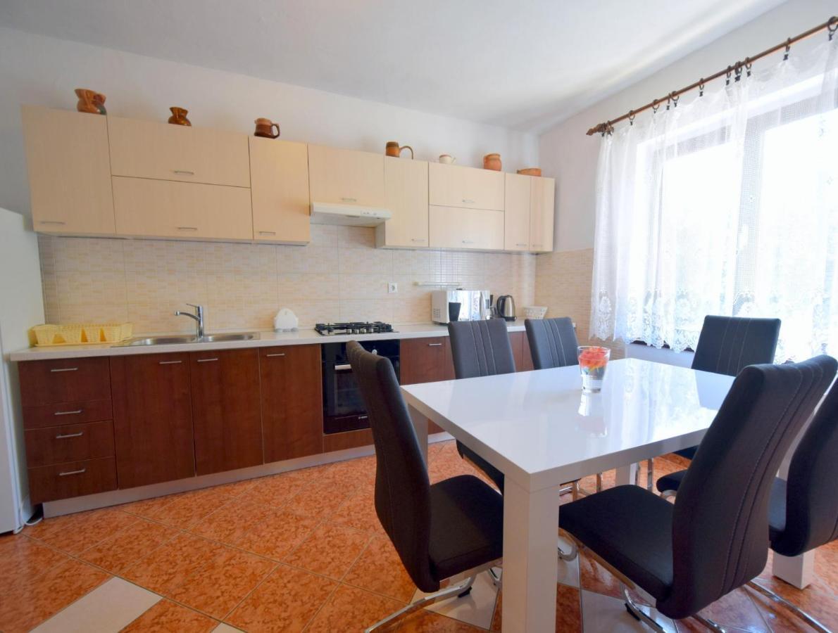 Apartments Blazevic 奥米沙利 外观 照片