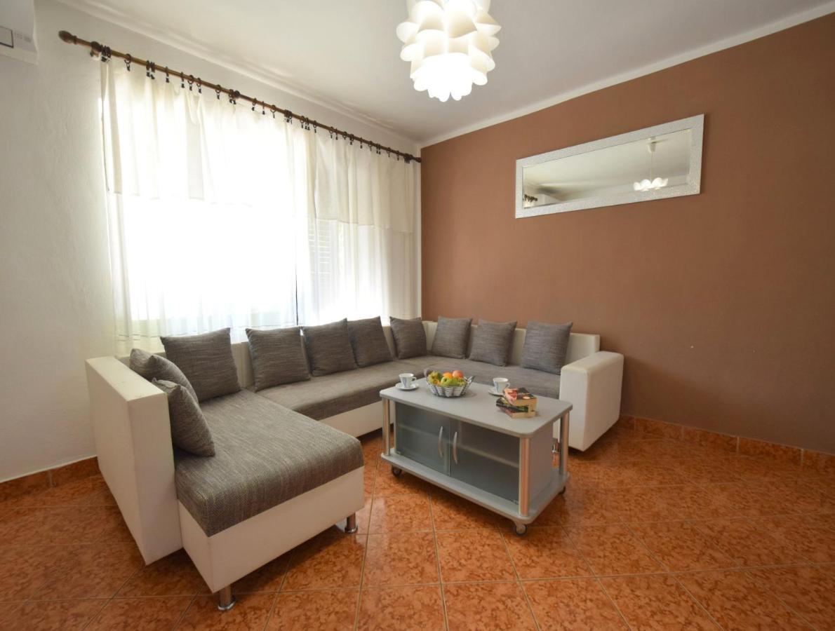 Apartments Blazevic 奥米沙利 外观 照片